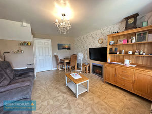 Lounge/Diner- click for photo gallery